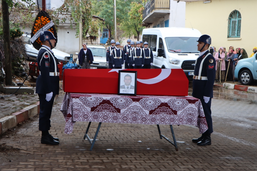 Ankara da tedavi gördüğü hastanede vefat eden askerin cenazesi Manisa