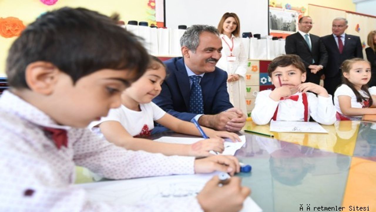 Bakan Özer'den öğretmenlere Kasım ara tatil açıklaması, ÖBA'ya öğretmenler için yeni uygulama eklendi