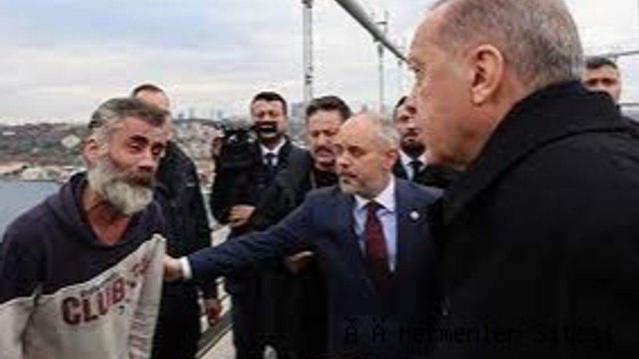 Cumhurbaşkanı Erdoğan Şehitler Köprüsünde intihar etmek isteyen vatandaşı vazgeçirdi