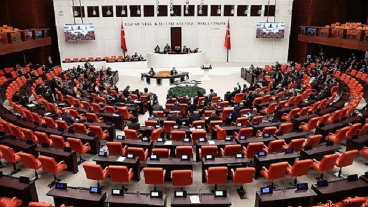 TBMM Genel Kurulunda, CHP milletvekili Atila Sertel'e kınama cezası verildi