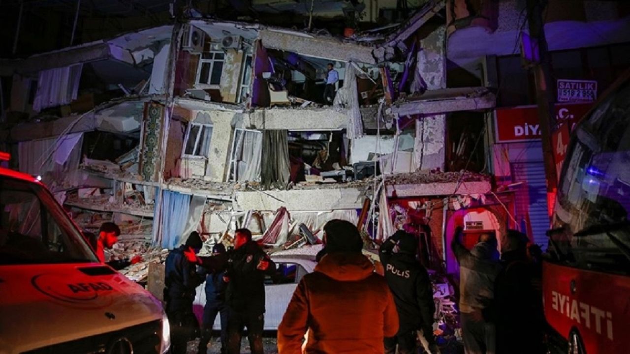 Kahramanmaraş merkezli 10 ilde deprem: 284 ölü 2323 kişi yaralandı