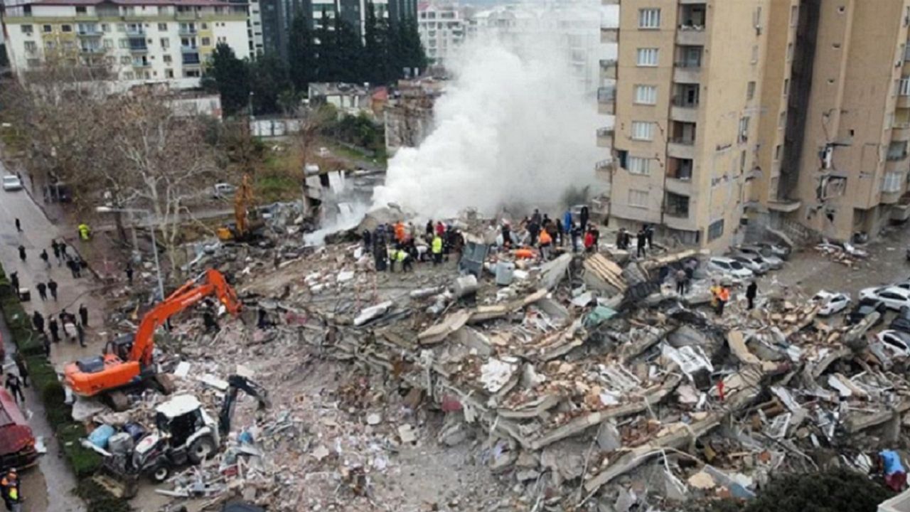 İstanbul Valisi Yerlikaya: Deprem bölgelerine yardım malzemeleri yola çıktı