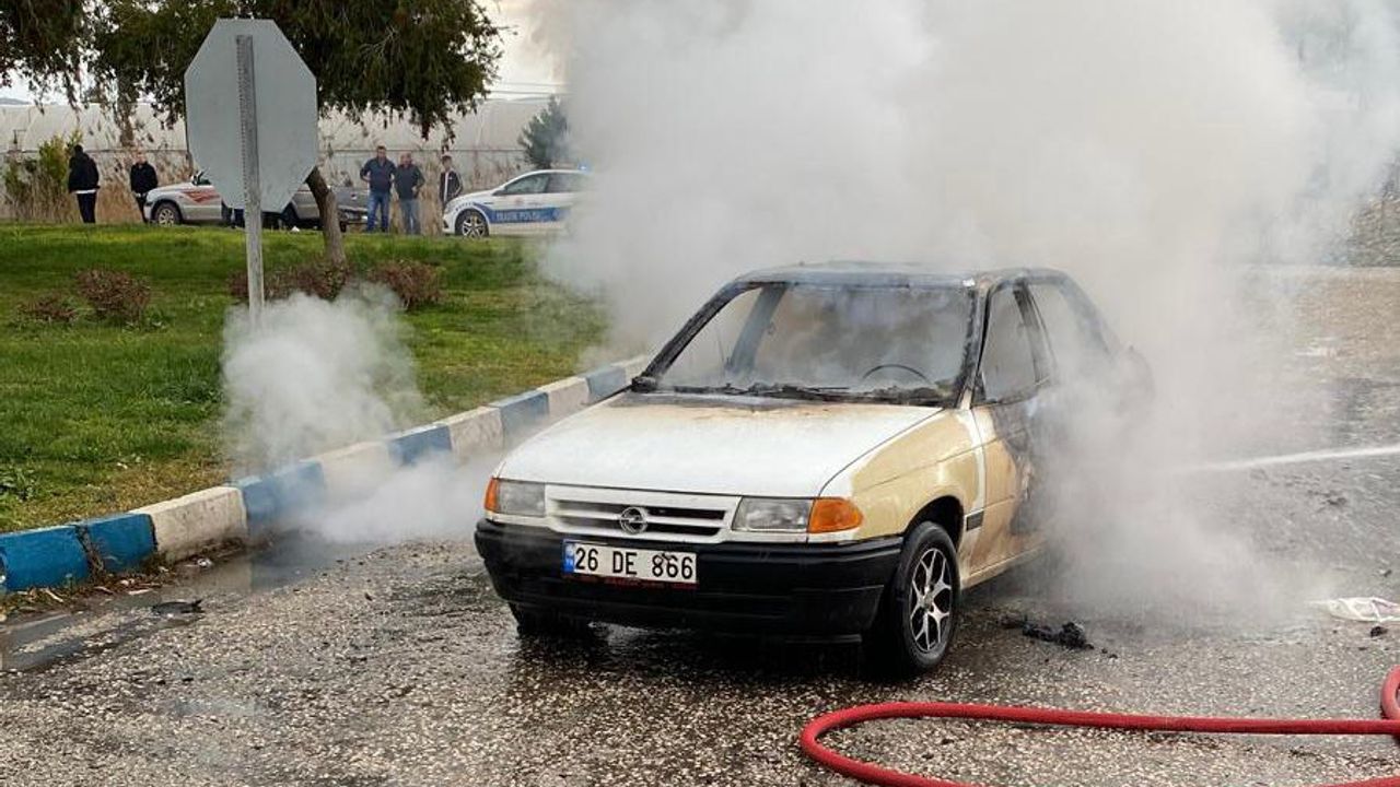 Antalya'da babasının otomobilini yaktığı iddia edilen kişi gözaltına alındı