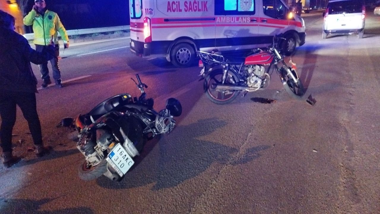Bursa'da motosikletlerin çarpıştığı kazada 2 kişi yaralandı
