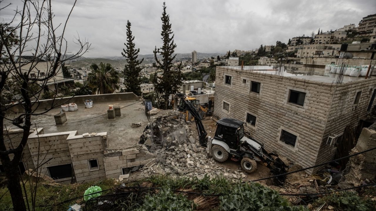 İsrail, işgal altındaki Doğu Kudüs'te bir Filistinlinin evini yıktı