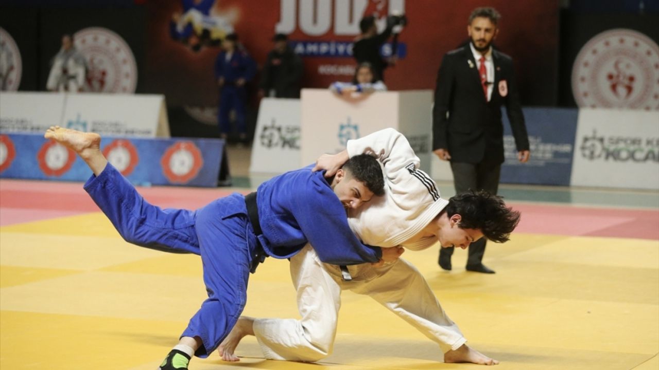 Spor Toto Gençler Türkiye Judo Şampiyonası Kocaeli'de başladı