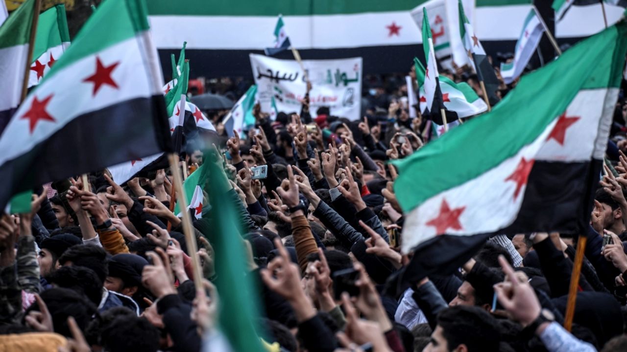 Suriye'de halk ayaklanmasının 12. yıl dönümünde rejim karşıtı gösteriler düzenlendi