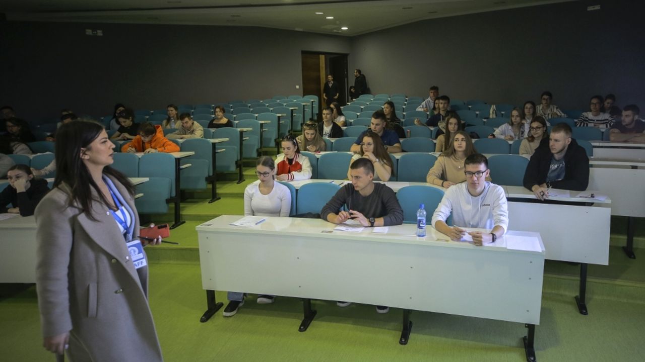 Uluslararası Saraybosna Üniversitesinin bursluluk sınavına 1500'den fazla öğrenci katıldı