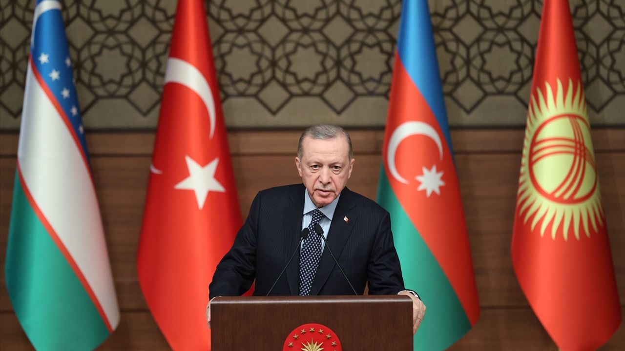 ANKARA - Cumhurbaşkanı Erdoğan: "Kayıpları tamamen telafi etmeden, insanlarımızı geleceklerine güvenle bakacağı günlere kavuşturmadan bize dinlenmek haram"