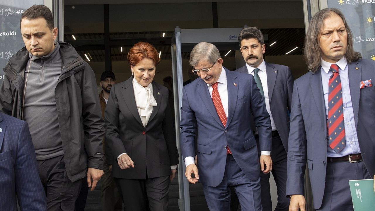 ANKARA - İYİ Parti Genel Başkanı Akşener, Gelecek Partisi Genel Başkanı Davutoğlu ile görüştü (2)