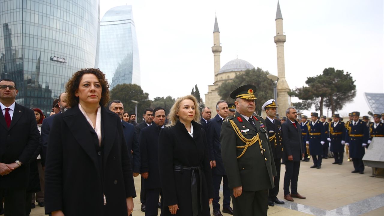 BAKÜ  - Azerbaycan'da Çanakkale Deniz Zaferi'nin 108. yıl dönümü dolayısıyla tören düzenlendi
