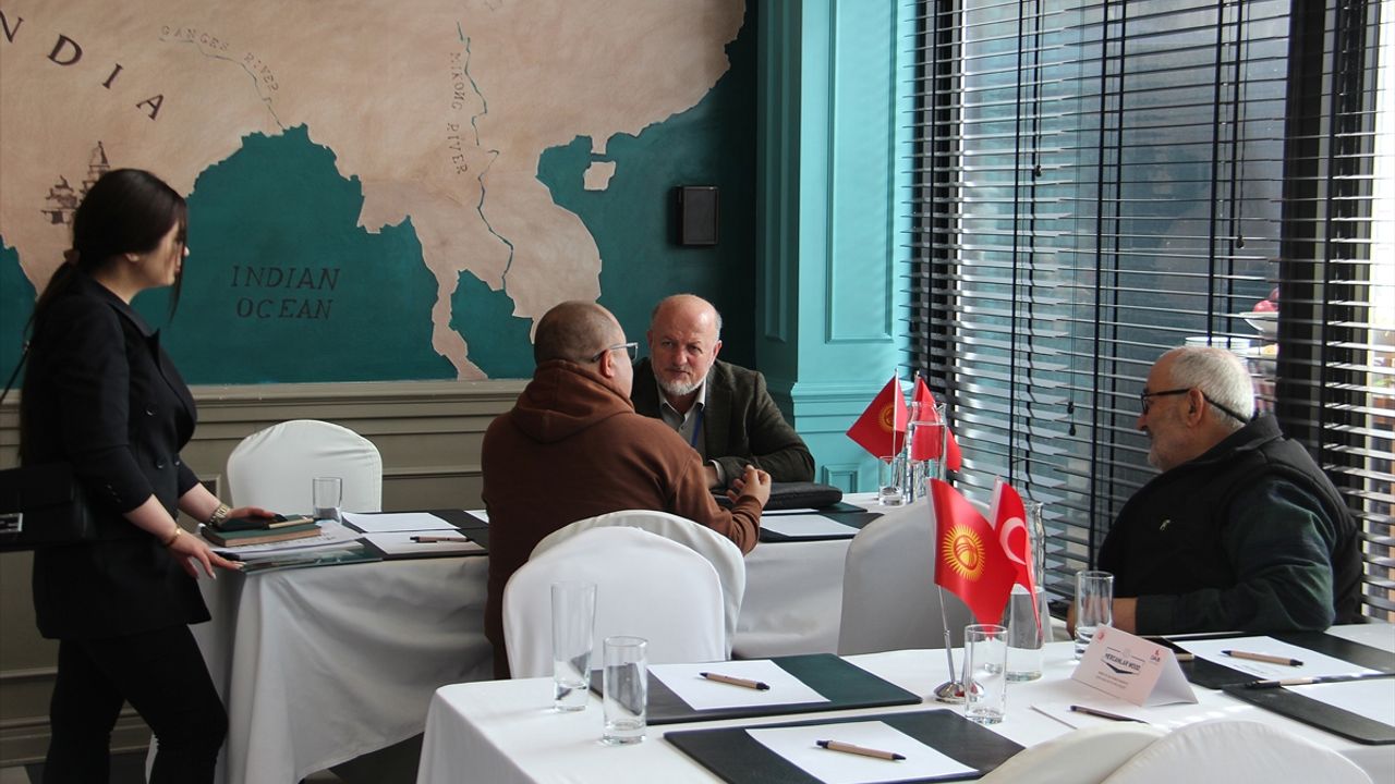 BİŞKEK - Türk ve Kırgız iş adamları, Bişkek'te iş görüşmeleri gerçekleştirdi
