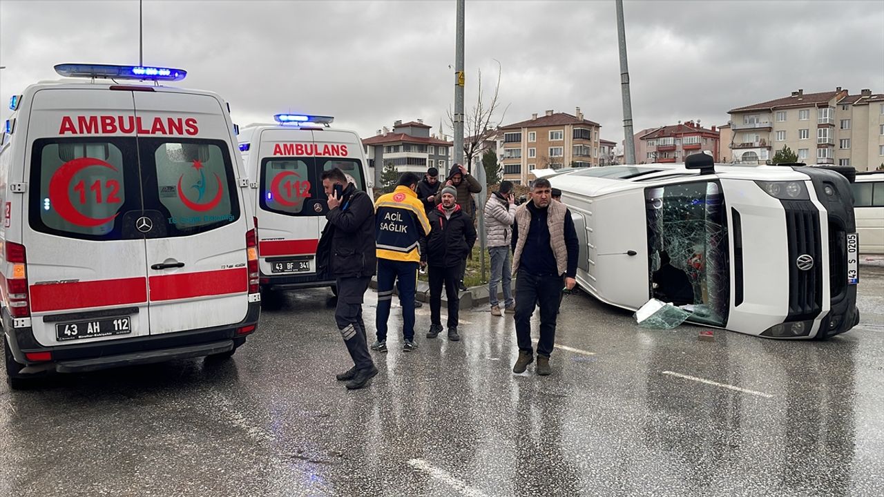 Kütahya'daki trafik kazasında 7 kişi yaralandı