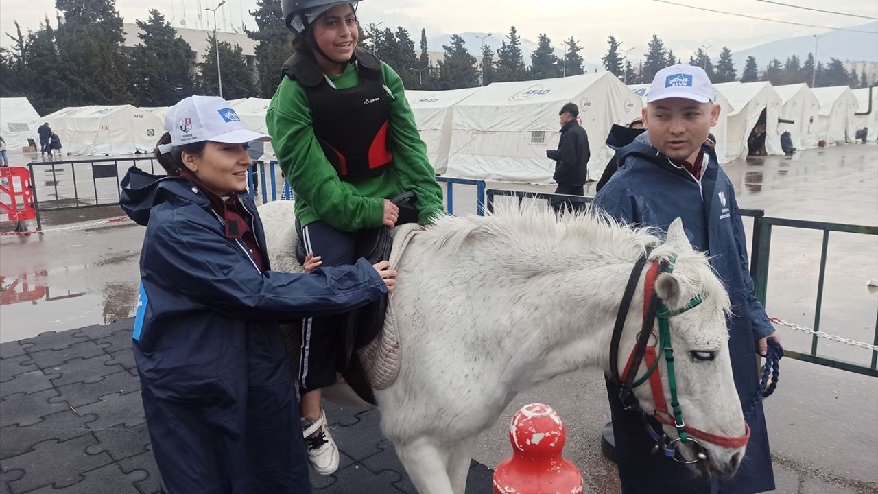 OSMANİYE - Çadır kentte çocuklara ponylerle "atlı terapi"