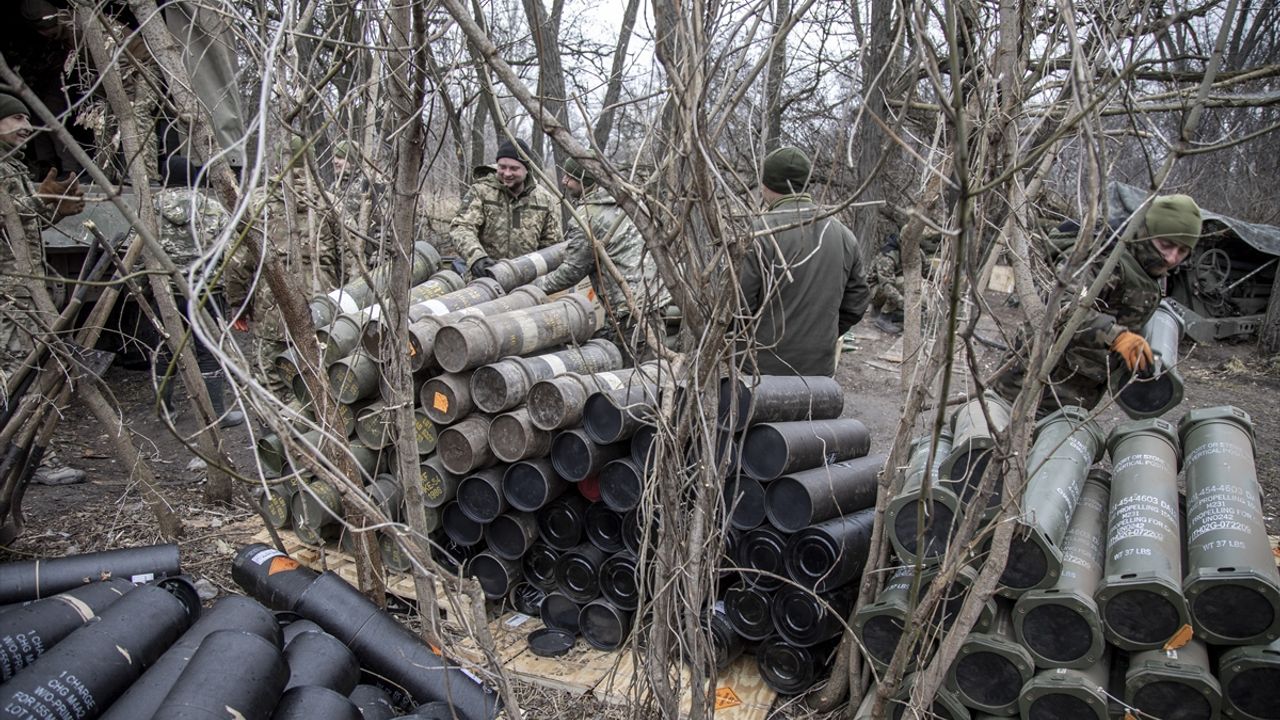 Ukrayna'nın Bahmut cephe hattında askeri hareketlilik sürüyor
