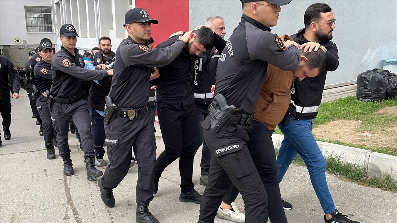 Aydın'da polis ve gazeteciyi darbettiği öne sürülen 7 kişi yakalandı