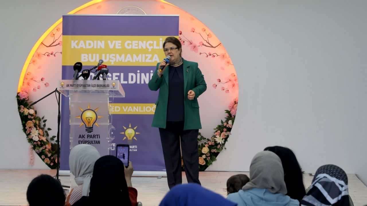 Bakan Derya Yanık, Eyüpsultan'daki "Kadın ve Gençlik Buluşması"nda konuştu: