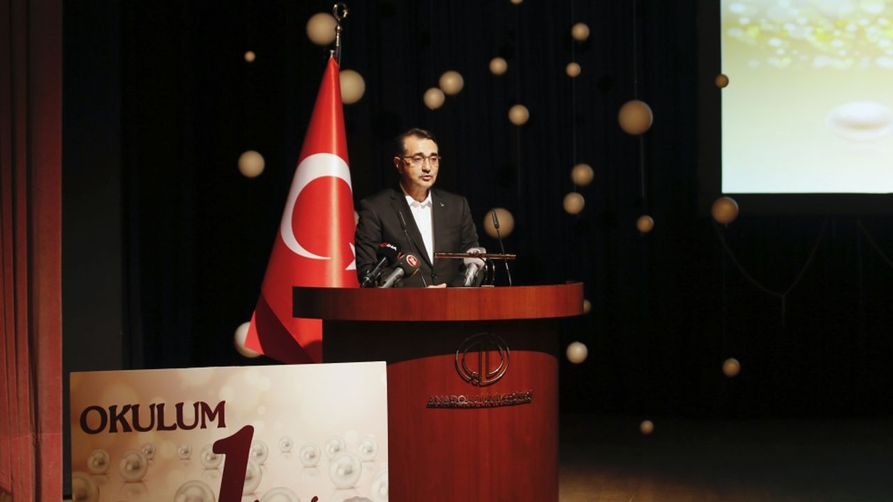 Bakan Dönmez, Eskişehir'de "Okulum Bir İnci Projesi Ödül Töreni"nde konuştu: