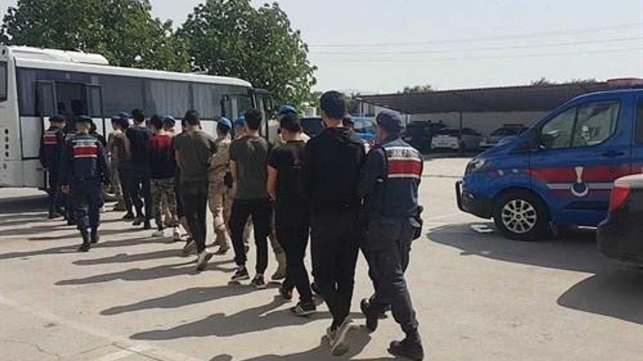 İzmir'de sosyal medya üzerinden terör propagandası suçlamasıyla 11 kişi yakalandı