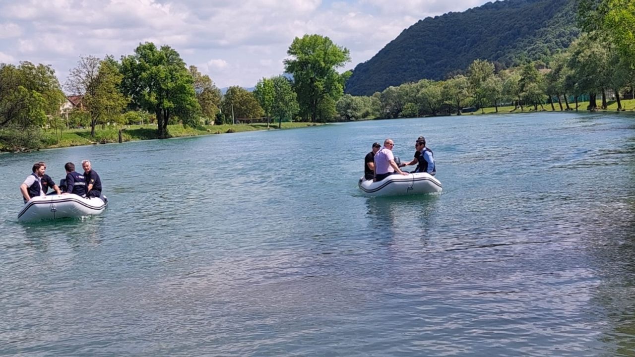 TİKA, Bosna Hersek'te selden etkilenen bölgelere arama kurtarma botu desteğinde bulundu