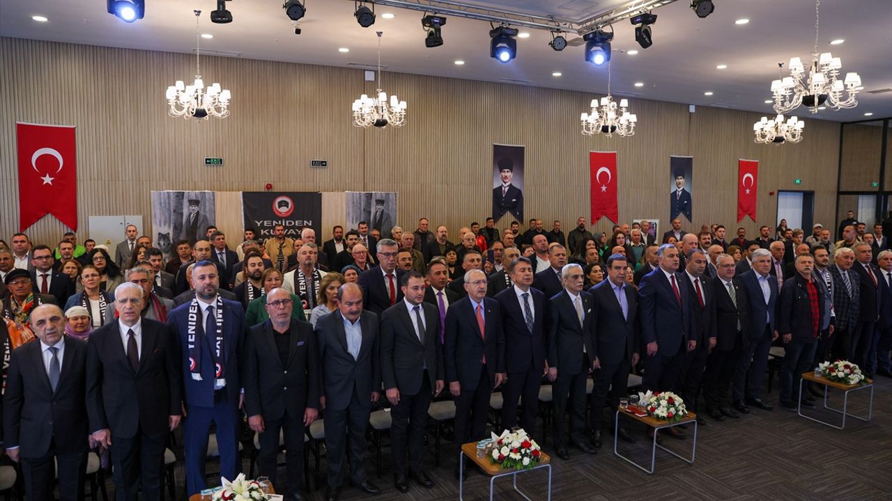 ANKARA - CHP Genel Başkanı Kılıçdaroğlu, ülkücü kanaat önderleri ile bir araya geldi (1)