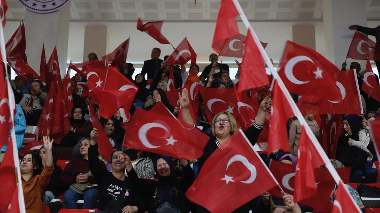 CHP Başkan adayı Öymen, partisinin İzmir İl Kongresi'nde konuştu:
