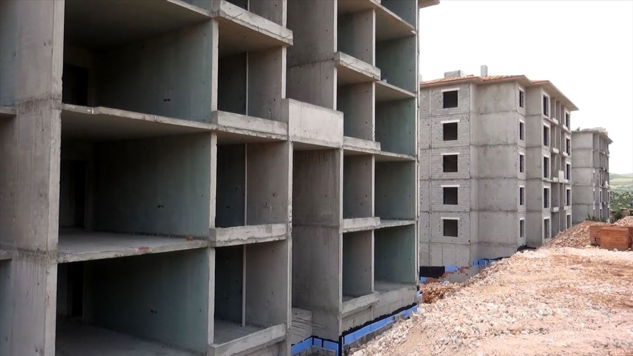 KAHRAMANMARAŞ - Depremin merkez üssü Pazarcık'ta deprem konutlarının inşası sürüyor
