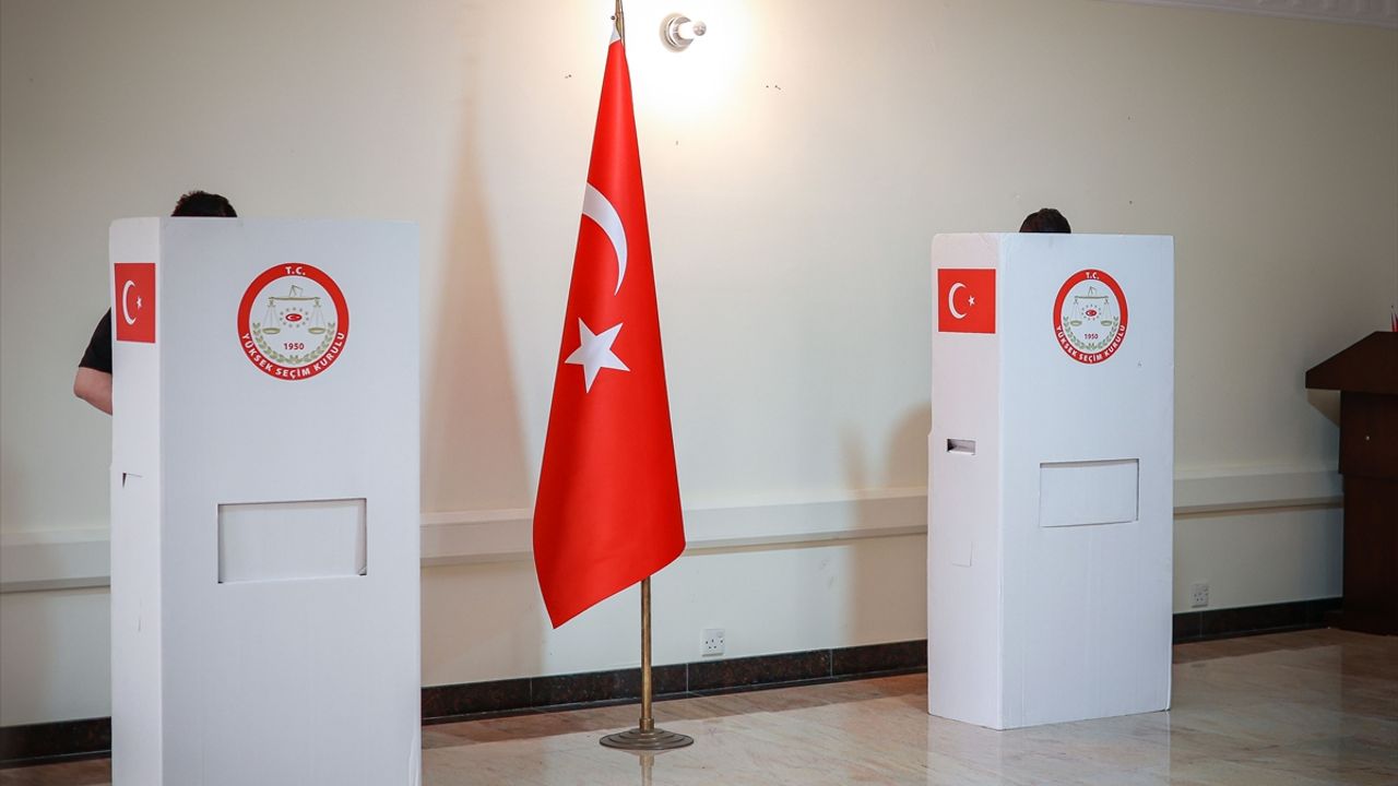 CHP'nin genel başkanlık seçiminde ikinci tur oylaması başladı