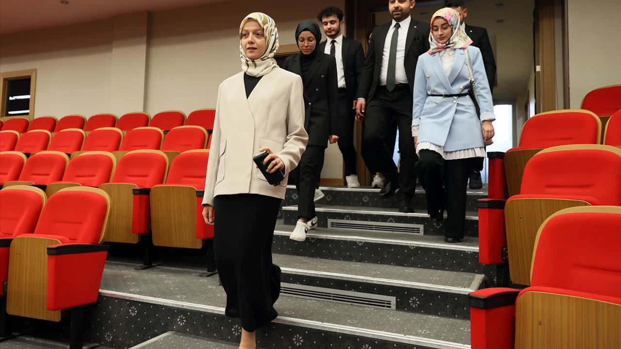 TBMM - En genç milletvekili AK Partili Aydemir, Meclis'te kaydını yaptırdı