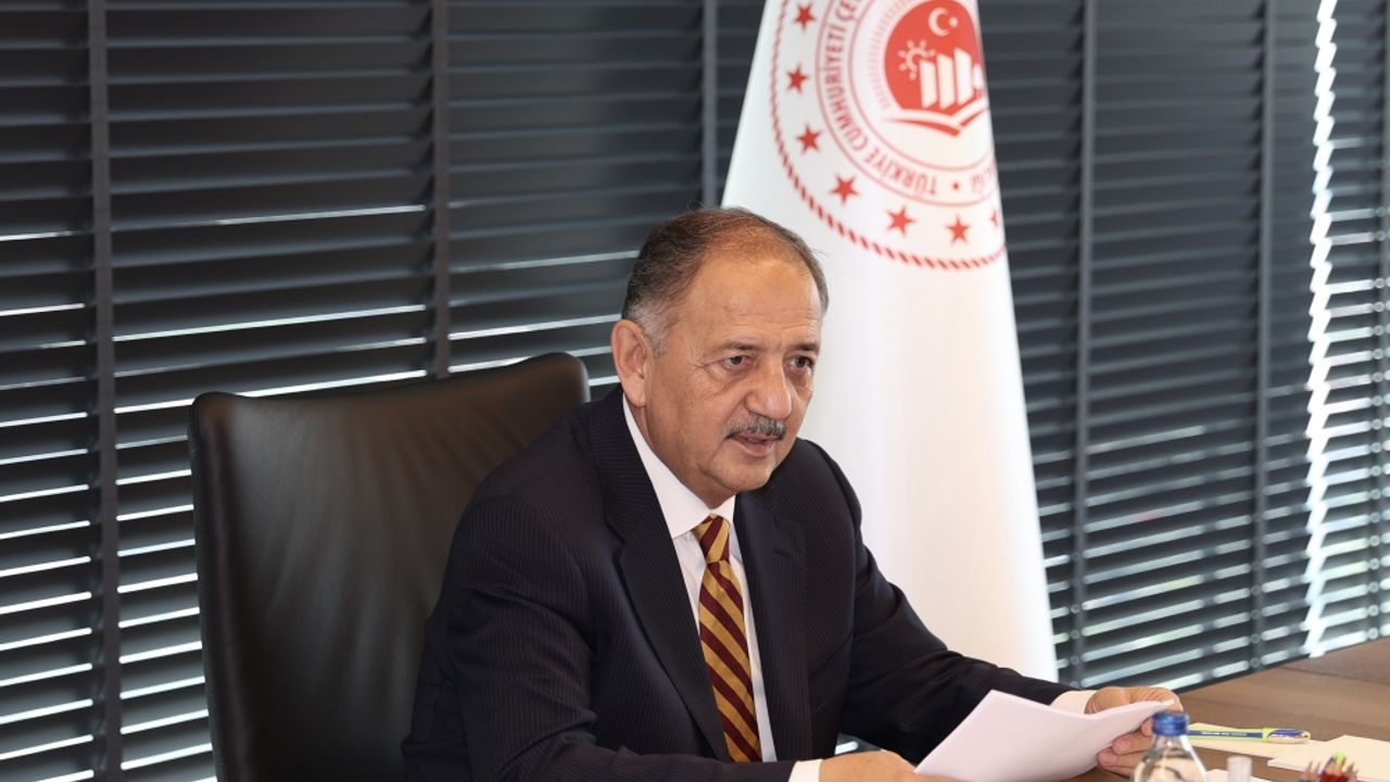 Çevre, Şehircilik ve İklim Değişikliği Bakanı Özhaseki, bakanlık bürokratlarından brifing aldı: