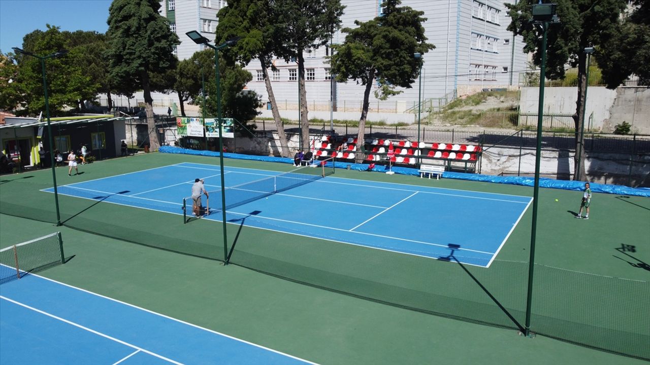 Van'da düzenlenen "Akdamar Cup Uluslararası Tenis Turnuvası" başladı