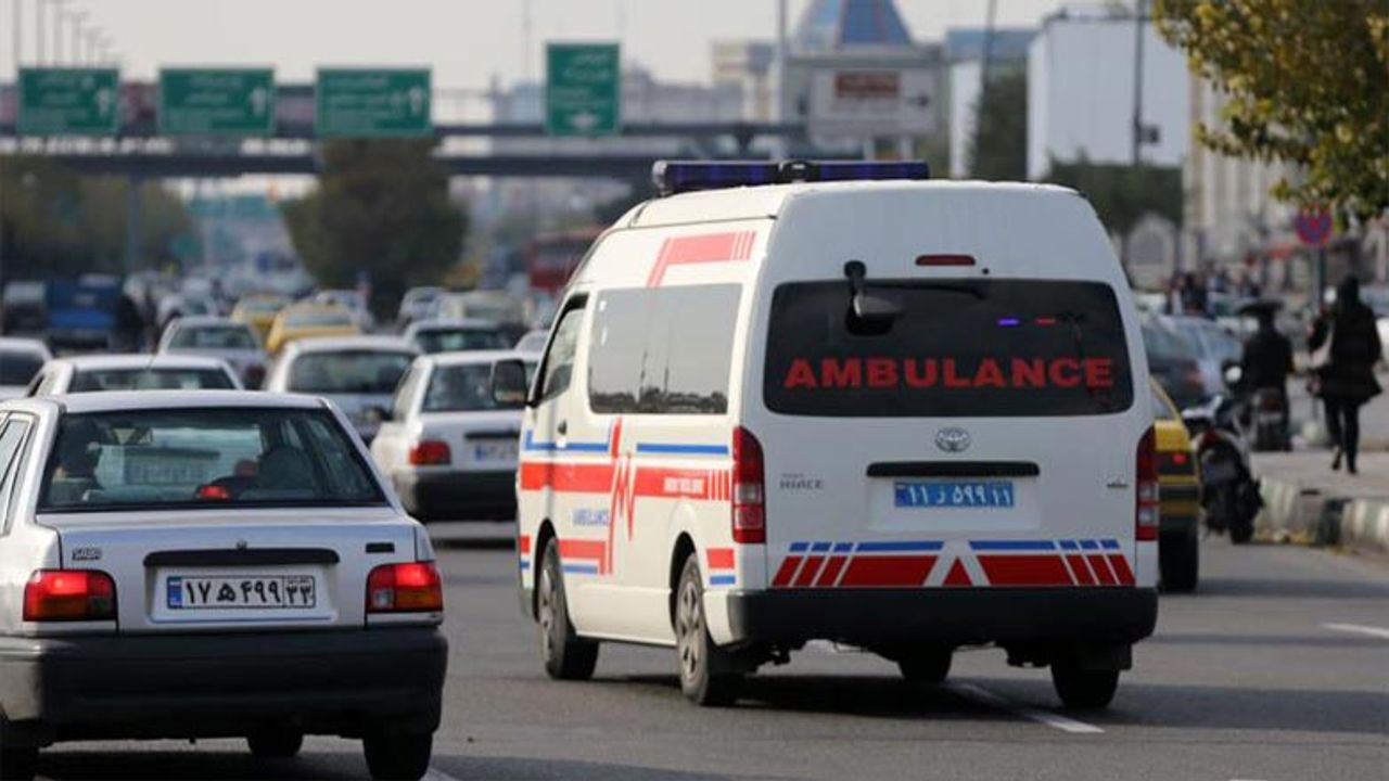 Barselona'da trenin raylardan geçen bir gruba çarpması sonucu 4 kişi öldü