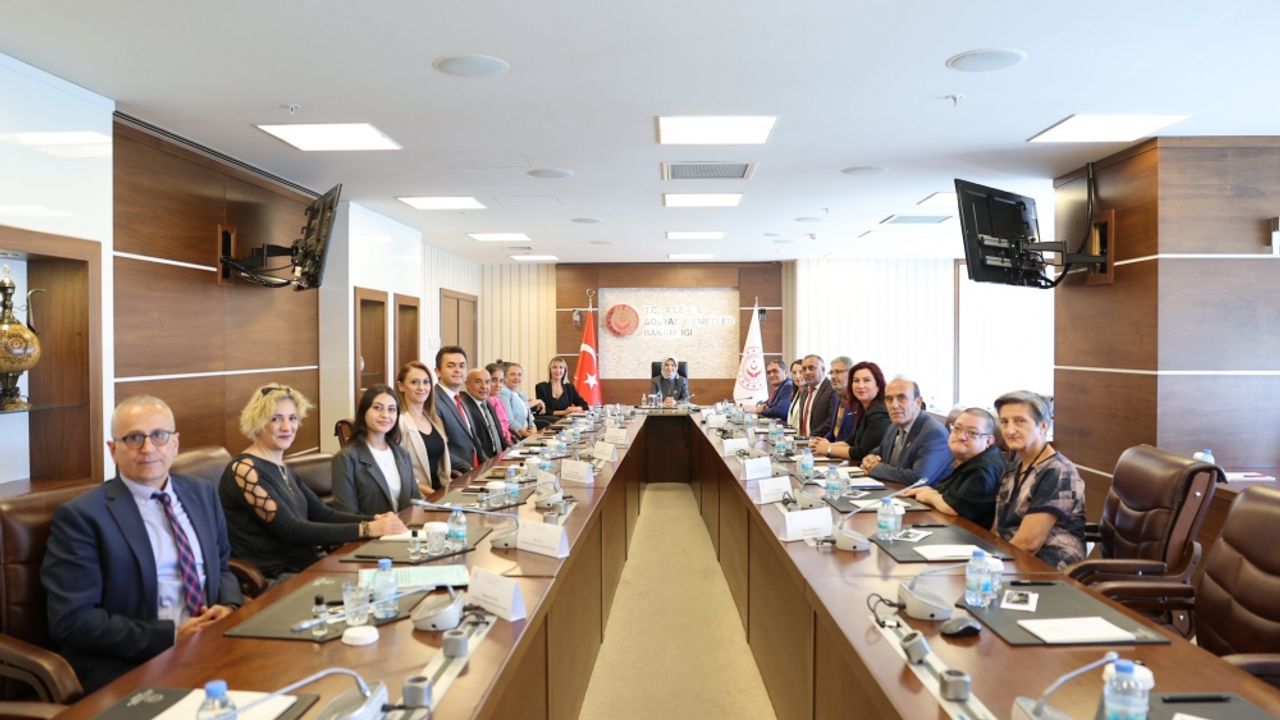 Bakan Göktaş, SERÇEV yöneticileri ve Ankara Engelliler Meclisi Komisyon Üyelerini kabul etti