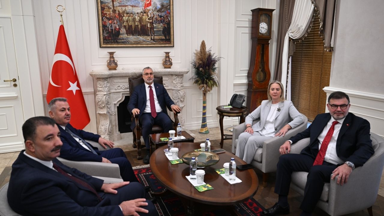 Çalışma ve Sosyal Güvenlik Bakanı Işıkhan, İzmir'de ziyaretlerde bulundu: