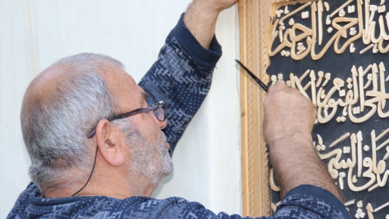 Çankırılı 64 yaşındaki naht sanatı ustası 26 yıldır ahşaba estetik katıyor