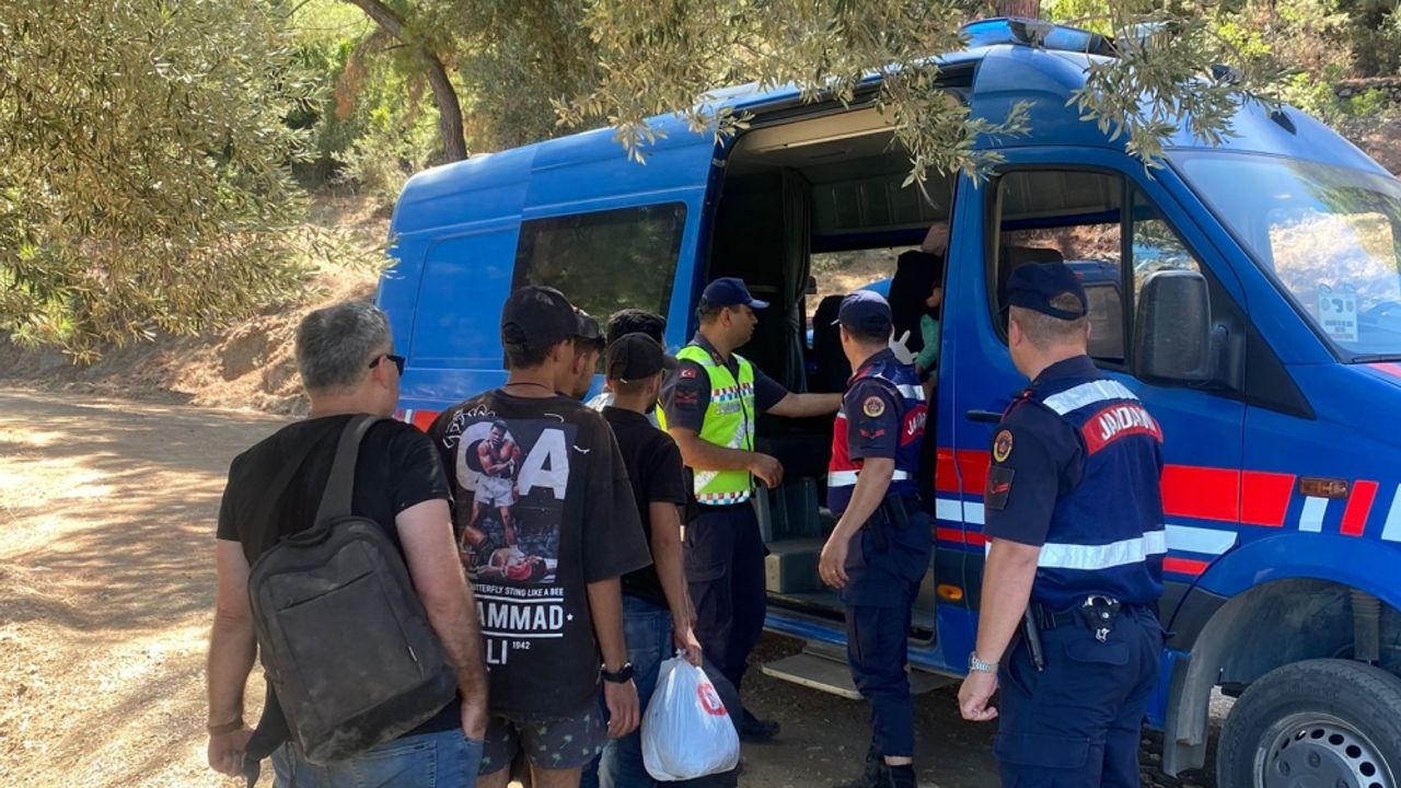 Datça'da bırakıldıkları dağlık alanda mahsur kalan 14 düzensiz göçmen kurtarıldı