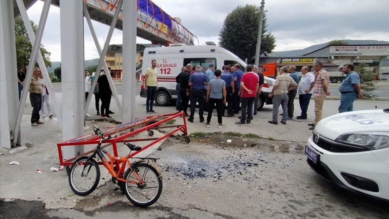 Düzce'de bisikletiyle üst geçitten düşen çocuk yaralandı