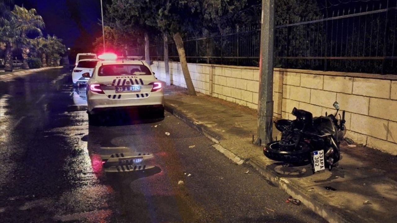 Mersin'de devrilen motosikletteki 1 kişi öldü, 1 kişi yaralandı