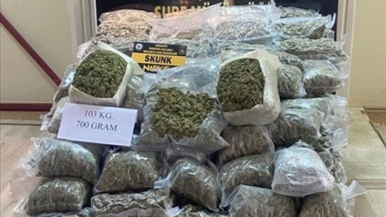 Osmaniye'de otomobilin bagajında 103 kilo 700 gram uyuşturucu ele geçirildi