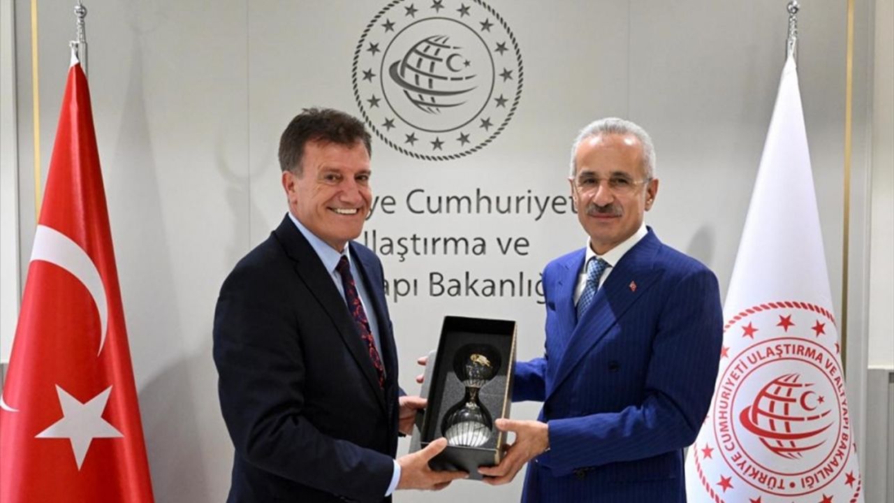 Ulaştırma ve Altyapı Bakanı Uraloğlu KKTC'li mevkidaşı Arıklı ile görüştü: