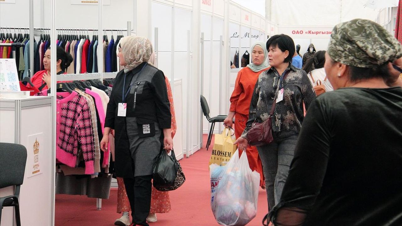 BİŞKEK - Kırgızistan'da Türk Moda ve Tekstil Fuarı 8. kez kapılarını ziyaretçilerine açtı