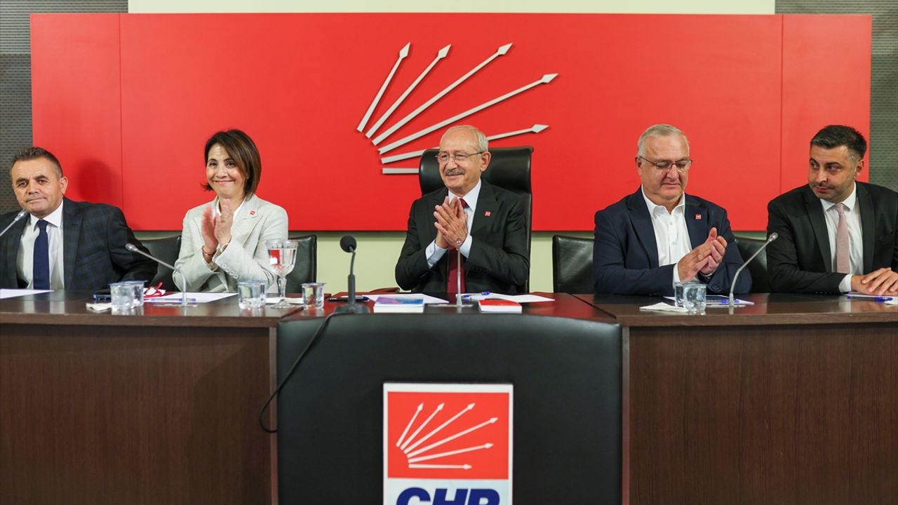 CHP'li 81 il başkanı, partilerinin Tüzük Kurultayı'nın yerel seçimlerden sonra yapılmasını istedi