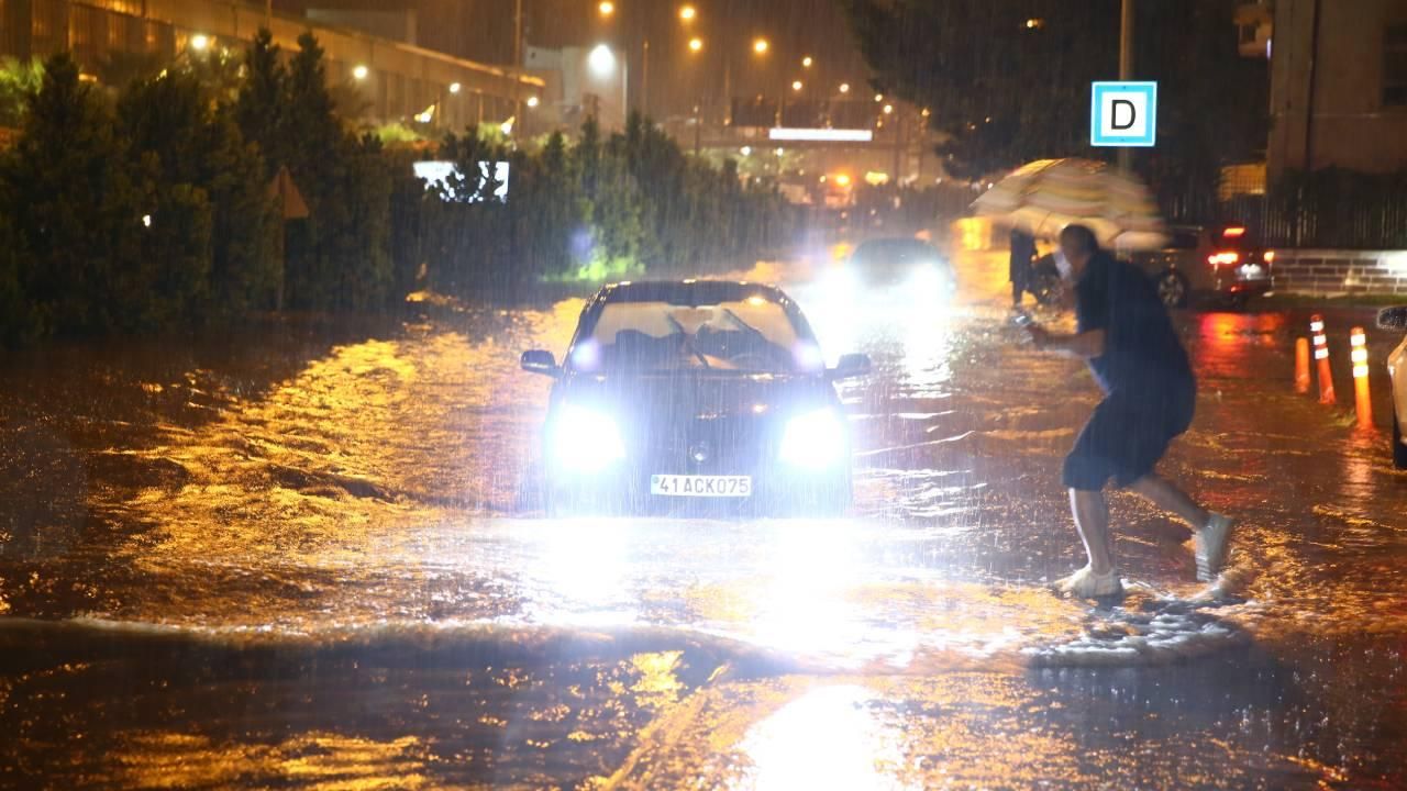 İstanbul'da sel ve su baskınları meydana geldi