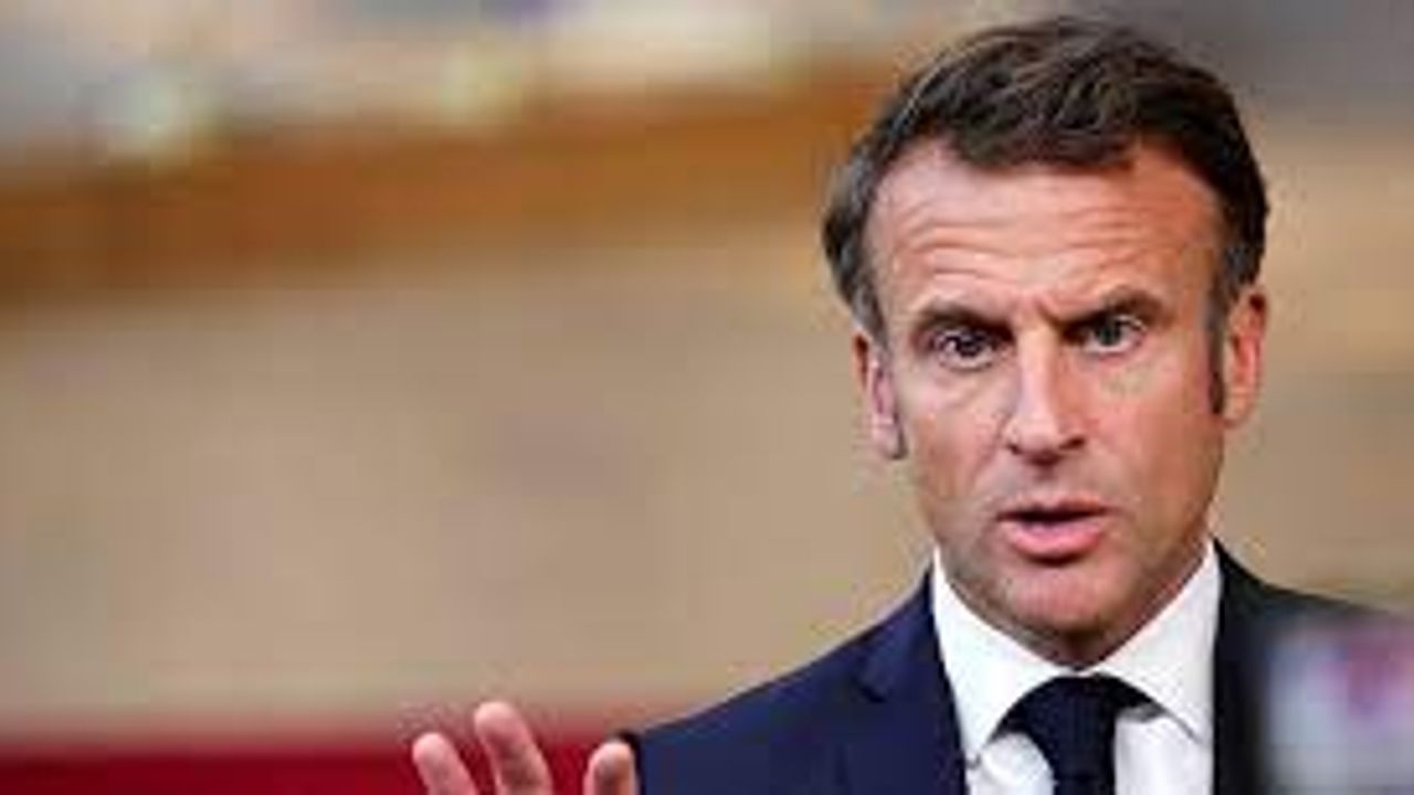 Macron, Niamey Büyükelçisi'nin "kelimenin tam anlamıyla rehin alındığını" söyledi
