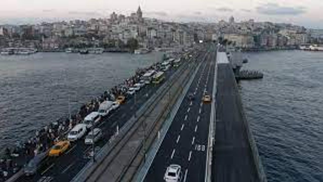 Yenileme çalışmaları tamamlanan Galata Köprüsü trafiğe açıldı