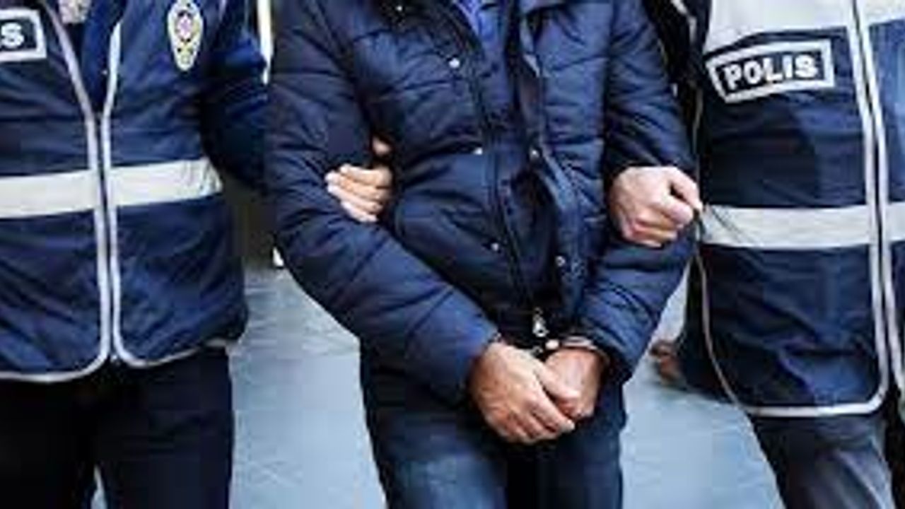 İzmir'de plaka çaldığı tespit edilen şüpheli gözaltına alındı