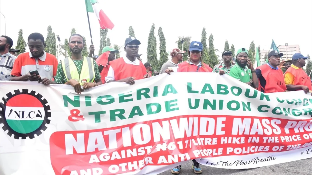 Nijerya'da hükümet ve işçi sendikası, işçi sorunlarını çözmek için iki hafta üzerinde anlaştı