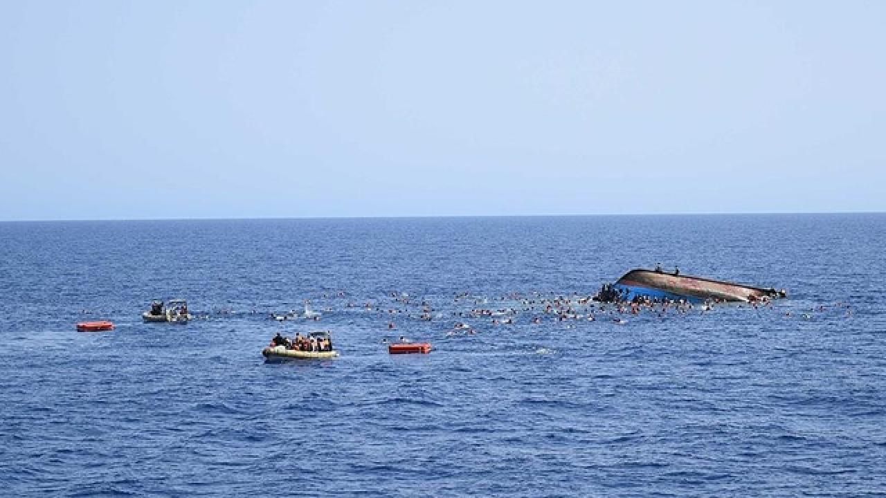 İtalya'nın Lampedusa Adası açıklarında göçmen teknesi battı, en az 8 kişi kayboldu