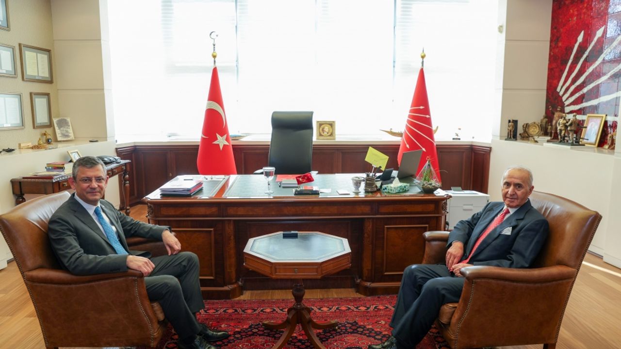 CHP Genel Başkanı Özel, eski CHP Genel Başkanı Çetin ile bir araya geldi
