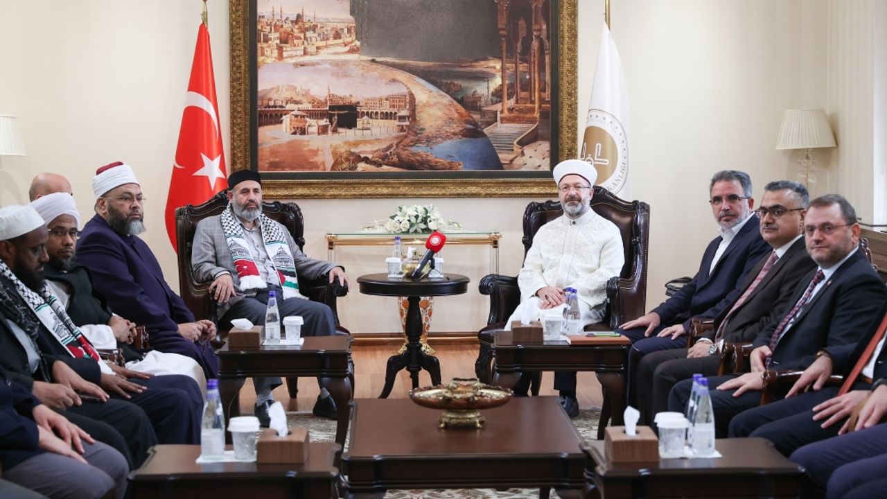 Diyanet İşleri Başkanı Erbaş, Filistinli Alimler Birliği Başkanı Tekruri ile görüştü